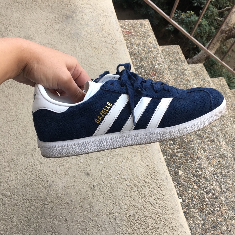 ✨🎊SOLD🎊 Adidas original Gazelle navy classics - Picture 3 of 5